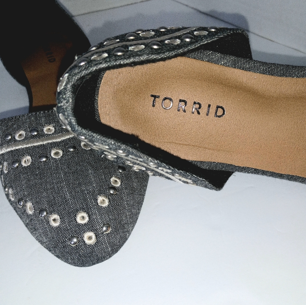 TORRID flats size 11W chambray  with studded detail - Picture 5 of 7